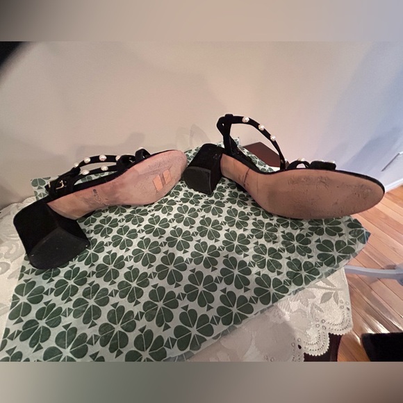 Kate Spade wynne black sandals with pearl detailing. Great pre owned condition. - Picture 3 of 4